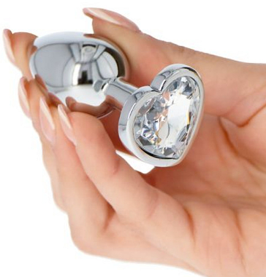 Stříbrná zástrčka s bílým krystalem