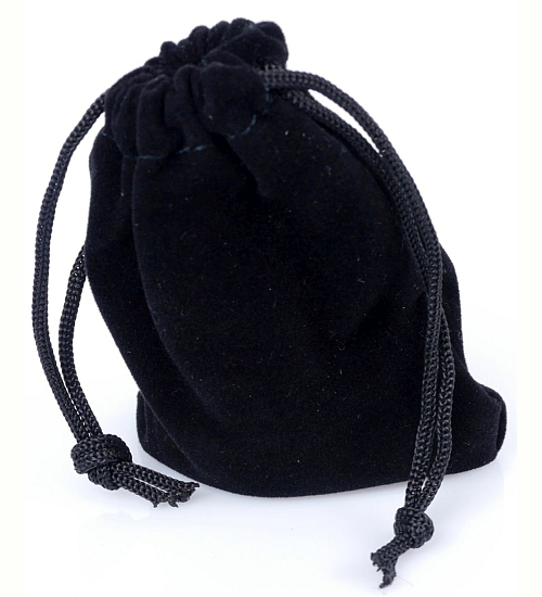 Černá zástrčka se stříbrným krystalem