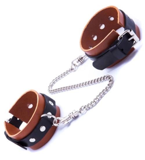 Elegantní pouta na pánské ruce