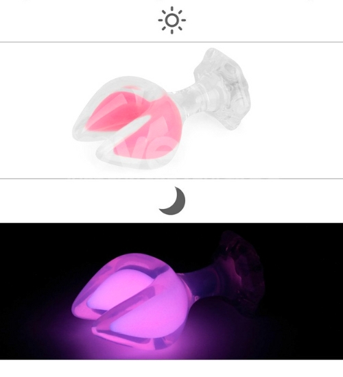 Plug svítící ve tmě