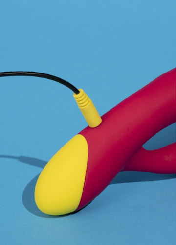 Krásný silikonový vibrátor s výstupkem
