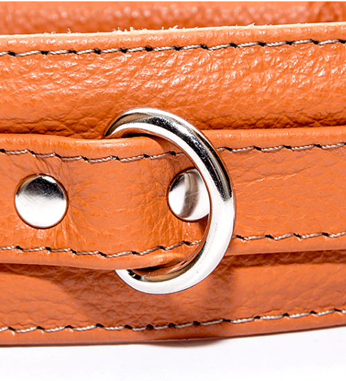 Hnědý kožený měkký límec