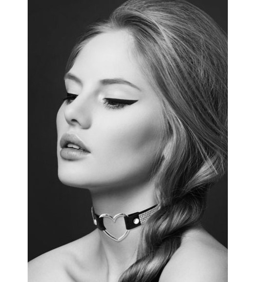 Kovový srdcový obojek