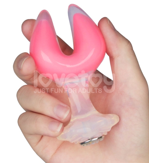 Plug svítící ve tmě