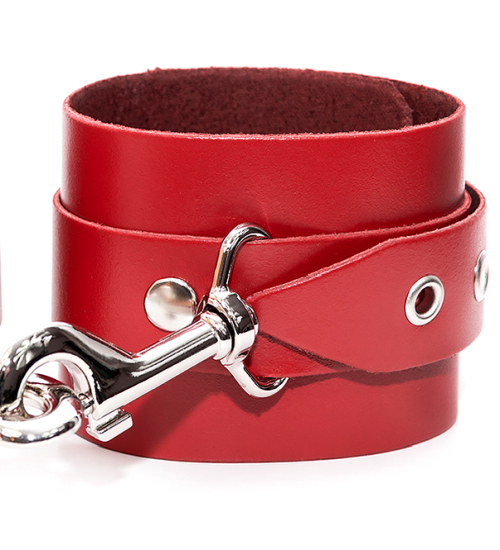 Široká červená kožená pouta