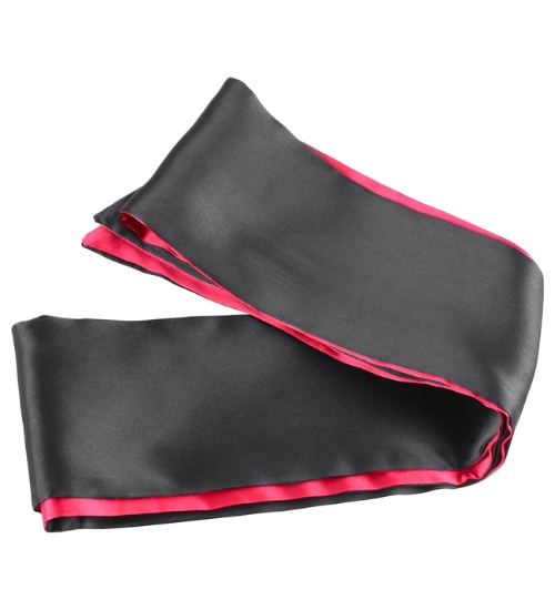 Saténová páska přes oči nebo pouta