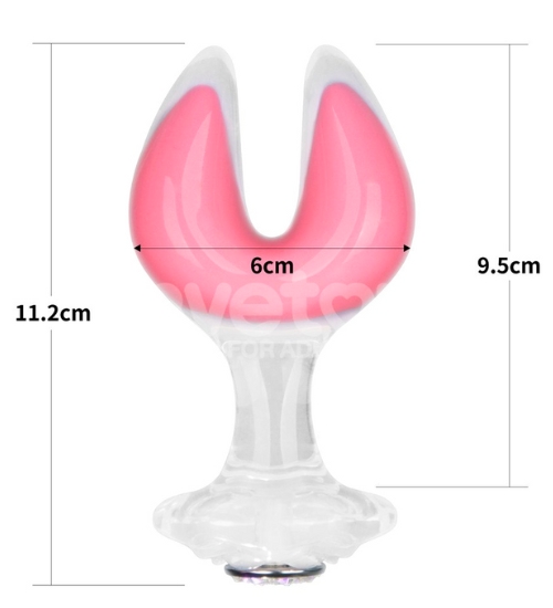 Plug svítící ve tmě