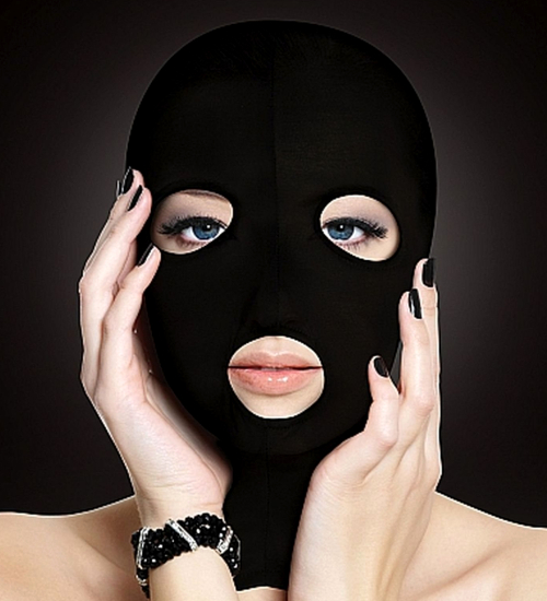 Podvratná černá maska