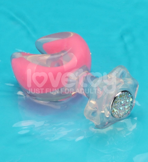 Plug svítící ve tmě