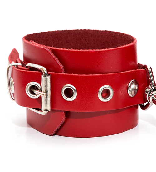 Červená kožená pouta