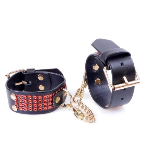 Pouta s červenými flitry