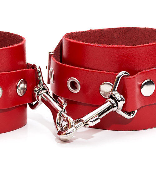 Červená kožená pouta