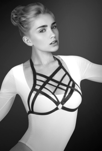 Ramínka pro zvýraznění ženského poprsí