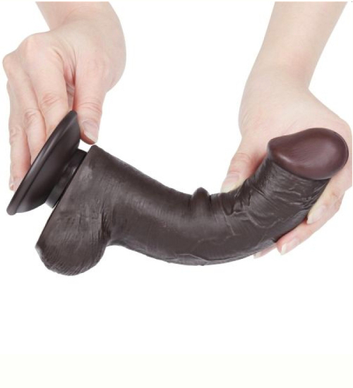 Hnědé dildo s varlaty