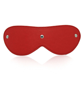 Červená maska s páskou přes oči