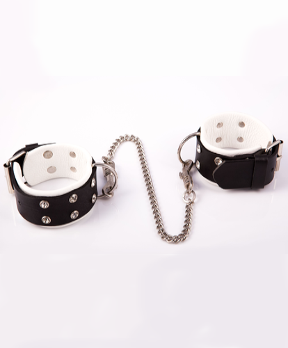 Pouta pro ni s bílými prvky - na nohy