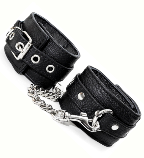 Pevné černé okovy