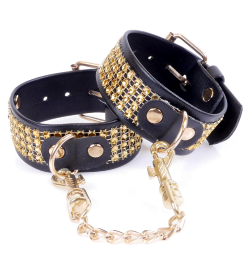 Pouta s flitry na ruce