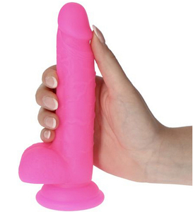 Štíhlý růžový penis